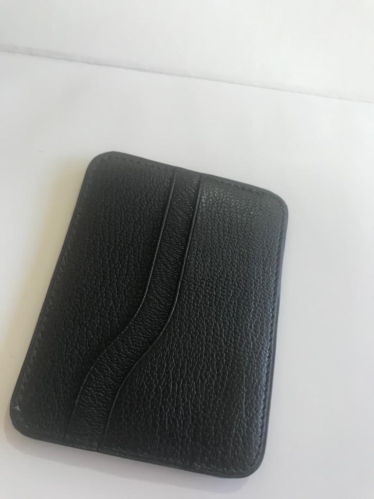 How is credit card holder wallet