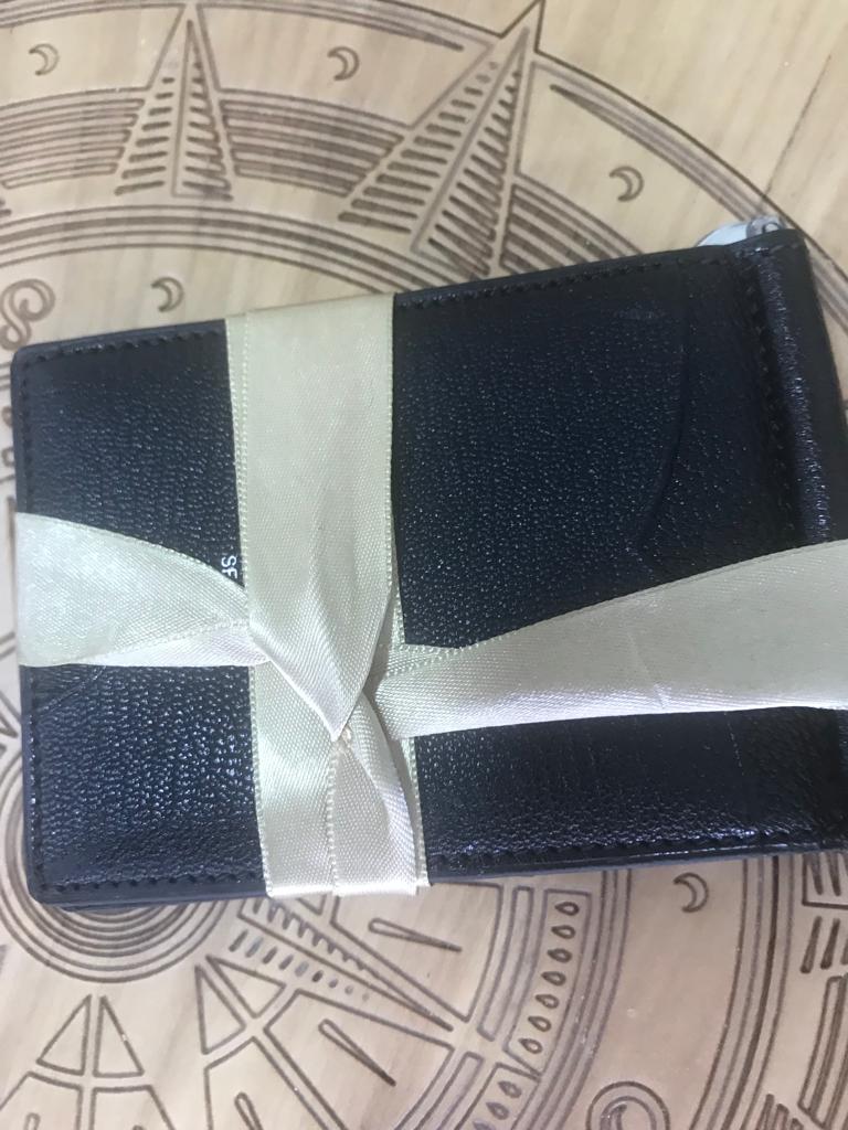 Can The Slim Organizer Wallet Be Bought As a Gift?