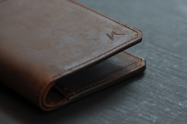 bifold or trifold wallet